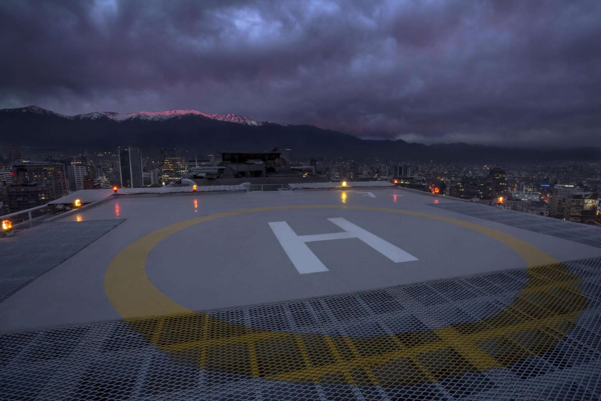 Отель Nh Collection Plaza Сантьяго Экстерьер фото Helipad at the University Hospital of Geneva